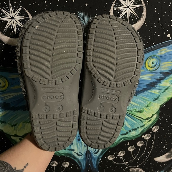 Fuzzy Crocs - Picture 2 of 3